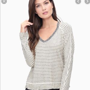 Splendid top in grey and white